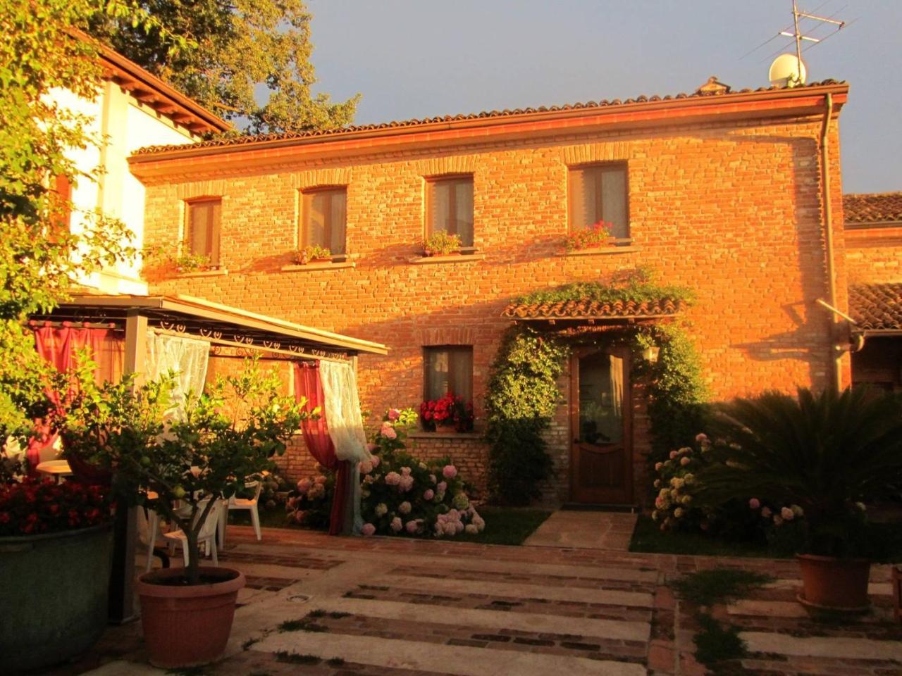 Carrobbio Bed&Breakfast Guest House เกรโมนา ภายนอก รูปภาพ