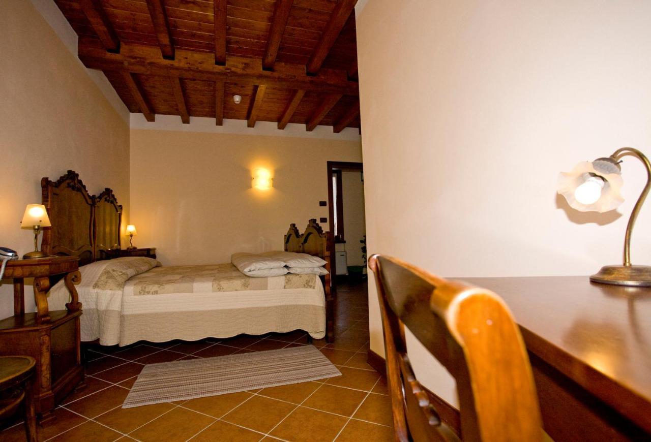 Carrobbio Bed&Breakfast Guest House เกรโมนา ภายนอก รูปภาพ