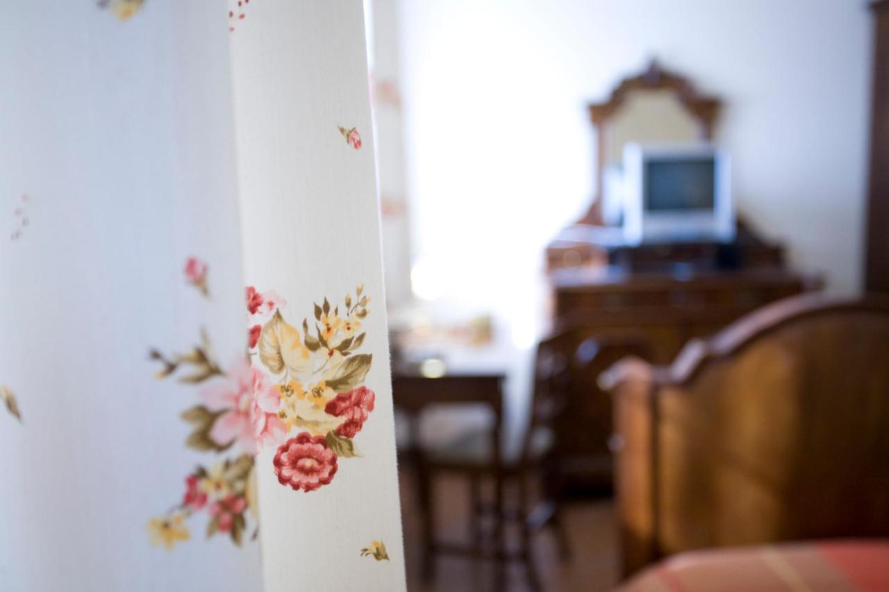 Carrobbio Bed&Breakfast Guest House เกรโมนา ภายนอก รูปภาพ